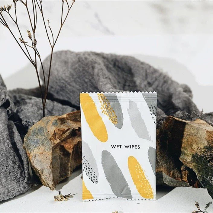 Водні серветки для зняття макіяжу